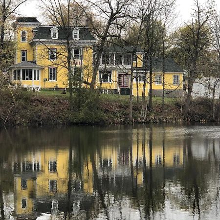 Pangea House Bed & Breakfast Gananoque Bagian luar foto