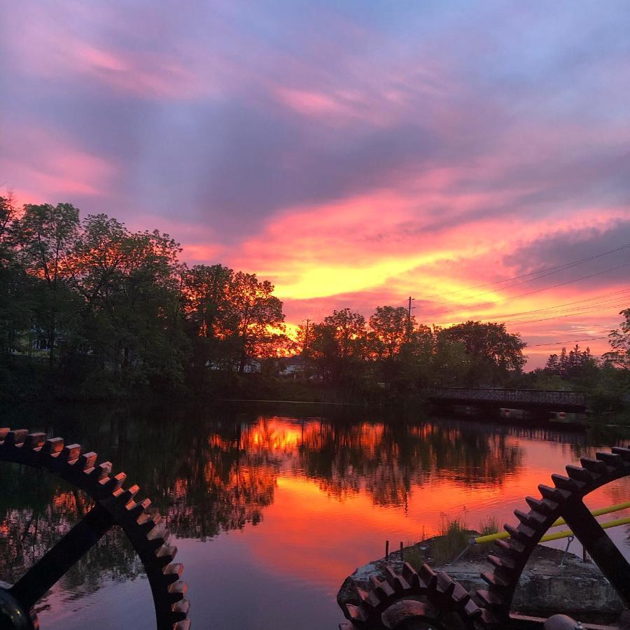 Pangea House Bed & Breakfast Gananoque Bagian luar foto