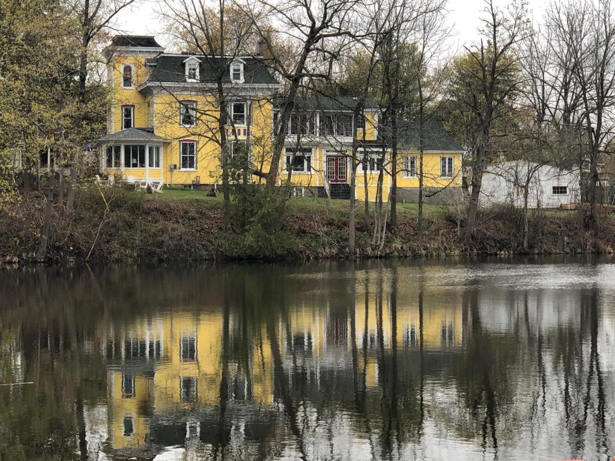 Pangea House Bed & Breakfast Gananoque Bagian luar foto
